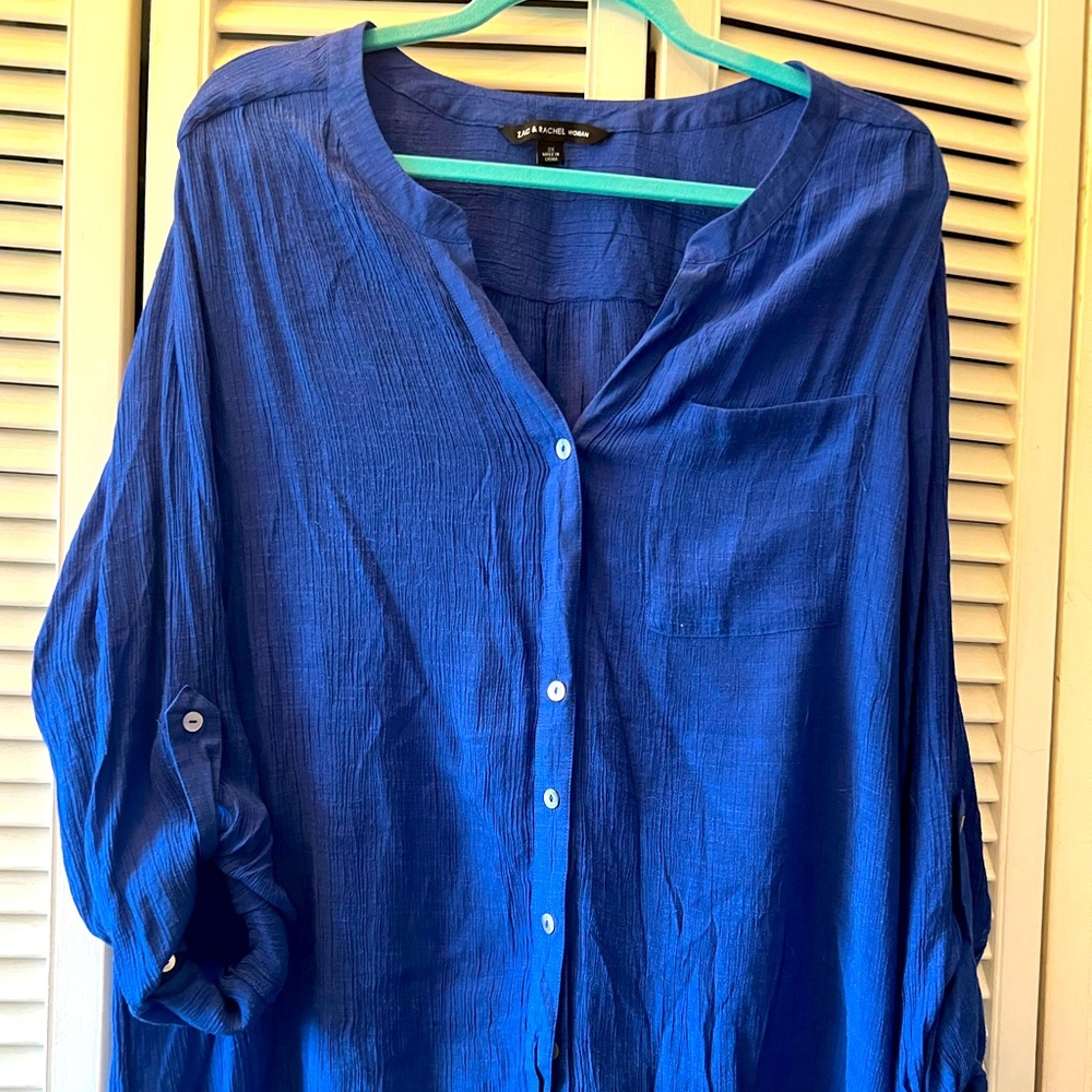 Zac & Rachel Woman Blue button down with mother of pearl-like buttons